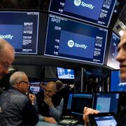 Handlare på Wall Street inväntar Spotifys notering på tisdagen.