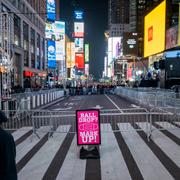 På Times Square i New York genomförde man ett nyårsfirande – men i mindre skala än vanligt.