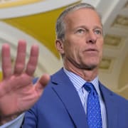 Senatens majoritetsledare John Thune. USA:s president Donald Trump.