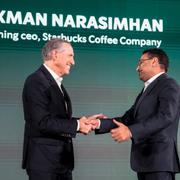  Den tidigare vd:n Howard Schultz och Starbacks nuvarande Laxman Narasimhan