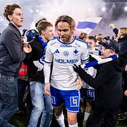 IFK Norrköpings Christoffer Nyman jublar med supportrar efter att ha säkrat det Allsvenska avancemanget efter fotbollsmatchen i Superettan mellan IFK Norrköping och GIF Sundsvall den 13 oktober 2026 i Norrköping.