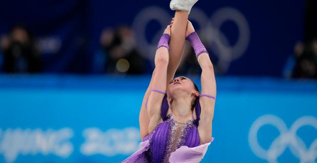 Kamila Valieva i det ryska laget. Bernat Armangue / AP