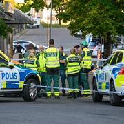 Polis på plats i Farsta centrum tidigare i juni.