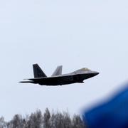 Amerikanskt F-22-plan under Natoövning i Litauen.