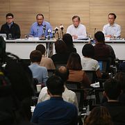Cybersäkerhetsmyndigheten i Singapore håller pressträff efter cyberattacken.