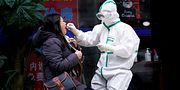Provtagning i Wuhan. Aly Song / TT NYHETSBYRÅN