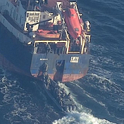 Nationella insatsstyrkan bordade fartyget i aktern.