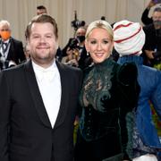 James Corden med hustrun Julia Carey/Arkivbild