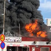 Branden har brutit ut nära en bensinmack
