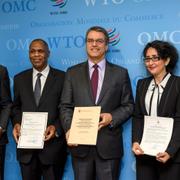 WTO-chefen Azevedo (i mitten) tillsammans med ambassadörer från Rwanda, Tchad, Jordanien och Oman.