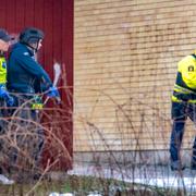 Poliser under insatsen på Risbergska Campus i Örebro.