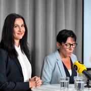 Aida Hadzialic presenteras av Annika Andersson Ribbing, ordförande i valberedningen. 