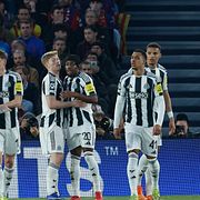 Anthony Elanga, tredje spelaren från höger.