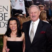 Gene Hackman och Betsy Arakawa.