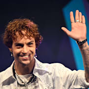 Greczula med bidraget "Half of Me" under en presskonferens där de tävlande bidragen i Melodifestivalen 2026 presenteras. 