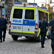 Polisen på plats i Kungsträdgården dagen efter fyndet