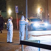 Polisens tekniker undersökerett område vid Nydalaskolan i Malmö där en man hittades livlös den 28 december i fjol.
