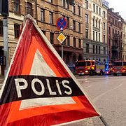 Det brinner på en vind i ett flerfamiljshus på Aschebergsgatan i centrala Göteborg.