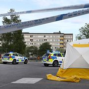 Polisen på plats efter mordet.