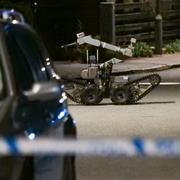 Polisens bombrobot på plats.