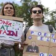 Unga protesterar mot brexit.