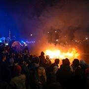 Demonstranter i Paris under fredagskvällen.