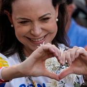 Oppositionsledaren María Corina Machado träffar supportrar under en demonstration mot Nicolas Maduro i januari.