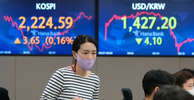 Investerare i Seoul. Ahn Young-joon / AP