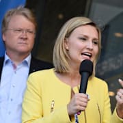 Ebba Busch och Lars Adaktusson valspurtar 2014.