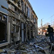 En raserad byggnad i Odesa på måndagsmorgonen.