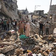Byggnader som förstörts i ett israeliskt luftangrepp i centrala Gaza. Arkivbild.