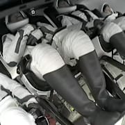 Besättningen på väg mot rymden.