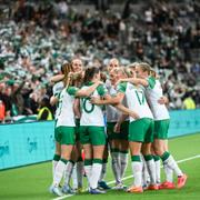 Hammarbys Vilde Hasund (#20, längst tv) jublar med lagkamraterna efter att ha gjort 1-0 under onsdagens fotbollsmatch i damernas Champions League.