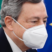 Mario Draghi/En covidpatient som vårdades i Bergamo i mars.