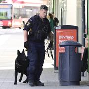 Polisen på plats i Älvsjö.