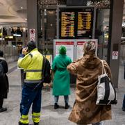 Inställda tåg på stationen i Hyllie. Illustrationsbild. 