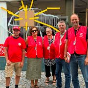 Socialdemokraterna i Sölvesborg framför den vandaliserade lokalen