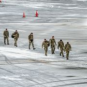 Danska soldater anländer till Grönland. 