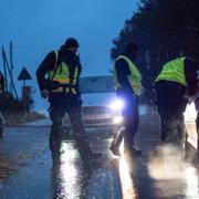 Polska poliser nära nedslagsplatsen i tisdags.