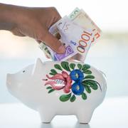 Under morgonen sänkte Riksbanken räntan med 0,25 procentenheter till 2,00 procent.