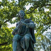 Carl Michael Bellman staty på Södra Djurgården, Stockholm.
