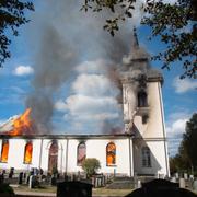 Sjösås nya kyrka norr om Växjö gick inte att rädda.