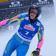 Sara Hector jublar efter segern.