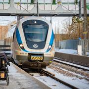 Arkivbild. Pendeltåg vid Kallhälls station. 