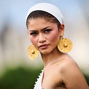 Zendaya bar örhängena under en pressträff för ”The Odyssey” i början av juli.