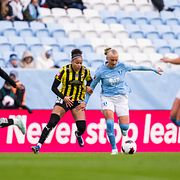 Häckens Felicia Schröder och Malmö FF:s Wilma Carlsson.