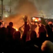 Stillbild från ett videoklipp från protester i Irans huvudstad Teheran.