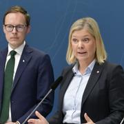 Fr v finansmarknadsminister Per Bolund (MP), Liberalernas ekonomisk-politiska talesperson Mats Persson, finansminister Magdalena Andersson (S) presenterar ändringsbudget våren 2020. 