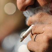 Metas högkvarter i Kalifornien/Man röker.