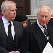 Arkivbild på Andrew och kung Charles. 